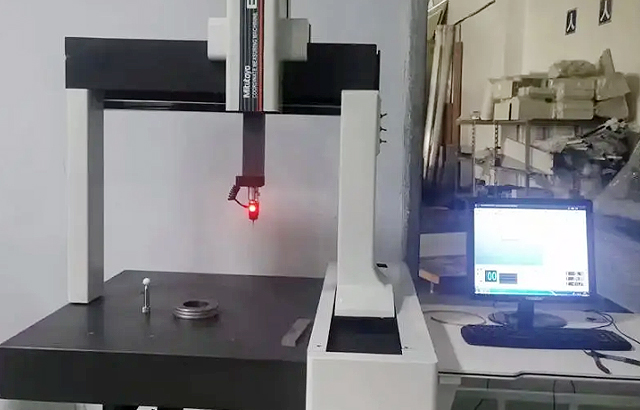 Three-coordinate measuring machine